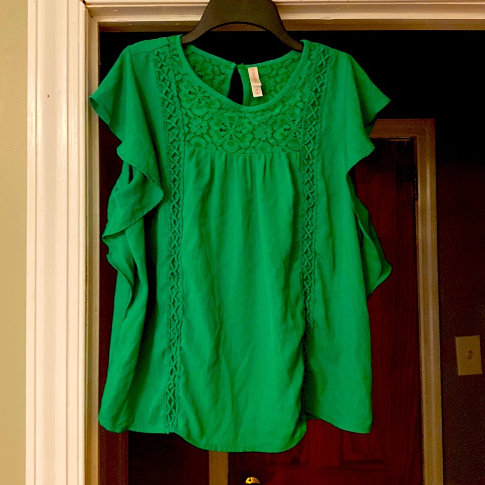 Medium Green women’s Xhilaration top